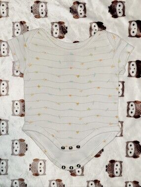 $1 | NB | Short Sleeved Bodysuit/Onesie